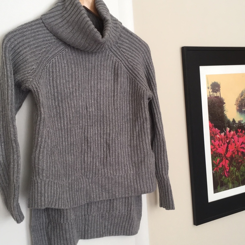 Cowl high-low sweater ✨